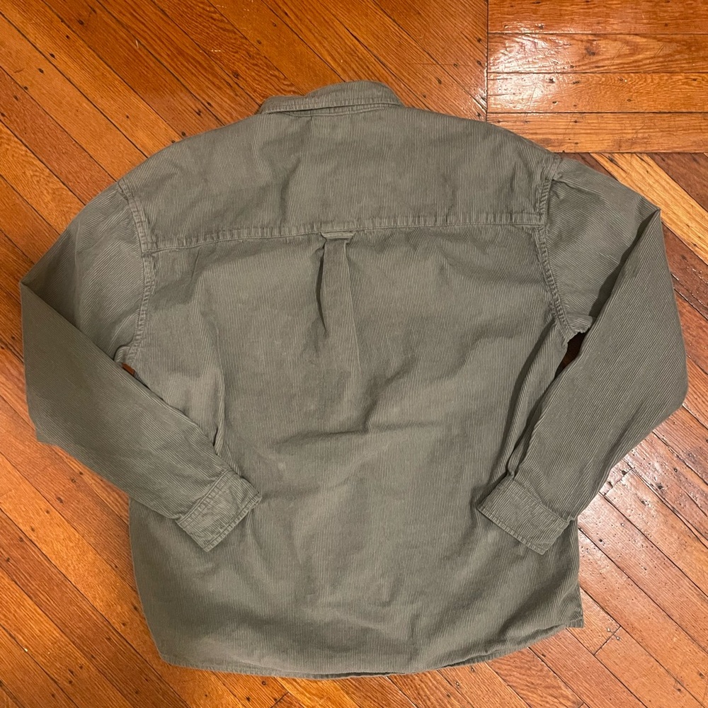 ASOS DESIGN oversized 90s style cord shirt in sage green - Picture 6 of 9